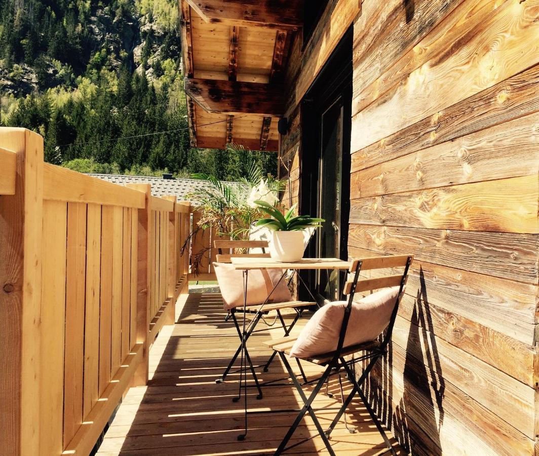Chalet Le Petit Nicolas, Jacuzzi, Vue Mont Blanc Chamonix Exterior photo