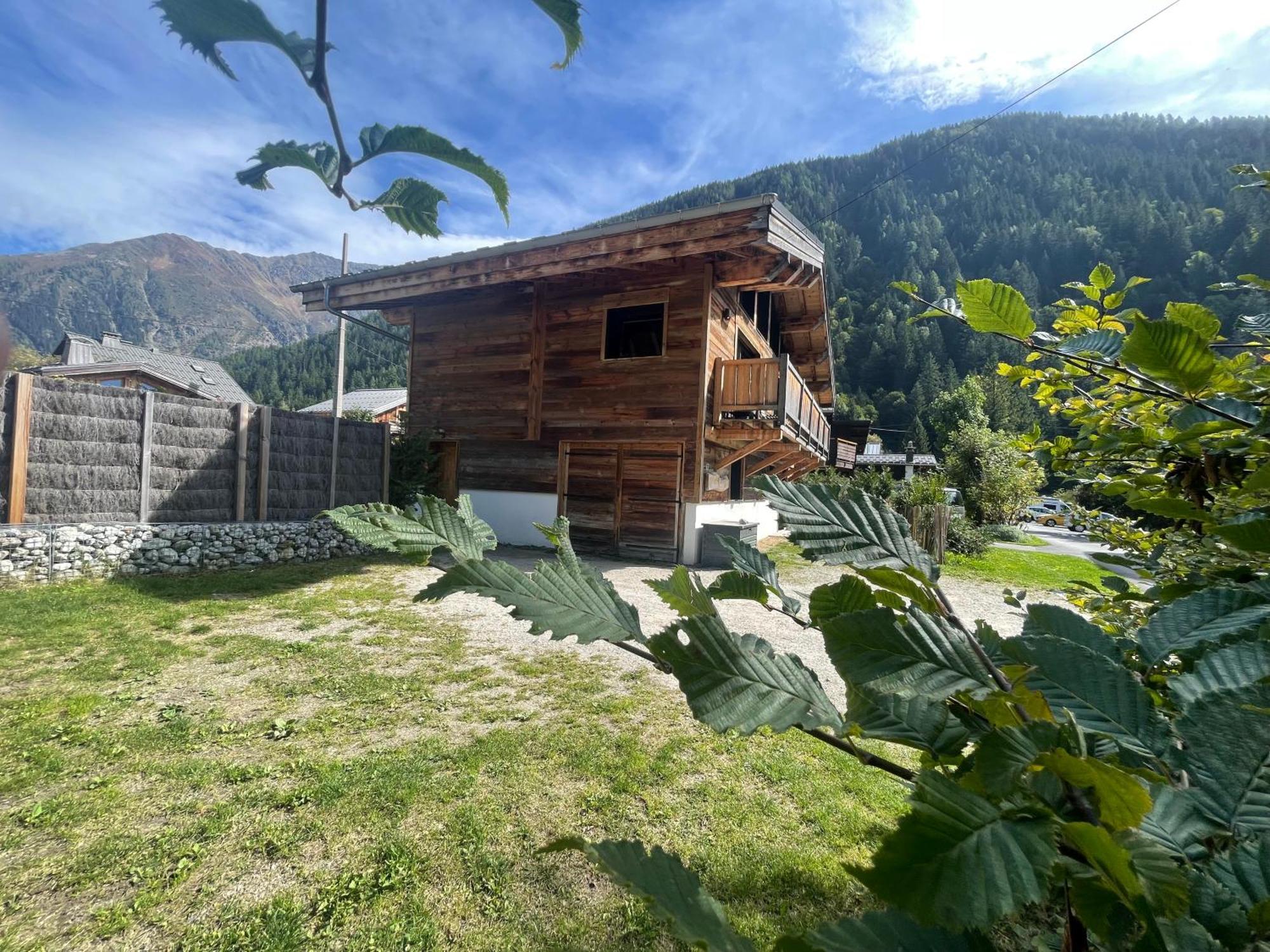 Chalet Le Petit Nicolas, Jacuzzi, Vue Mont Blanc Chamonix Exterior photo