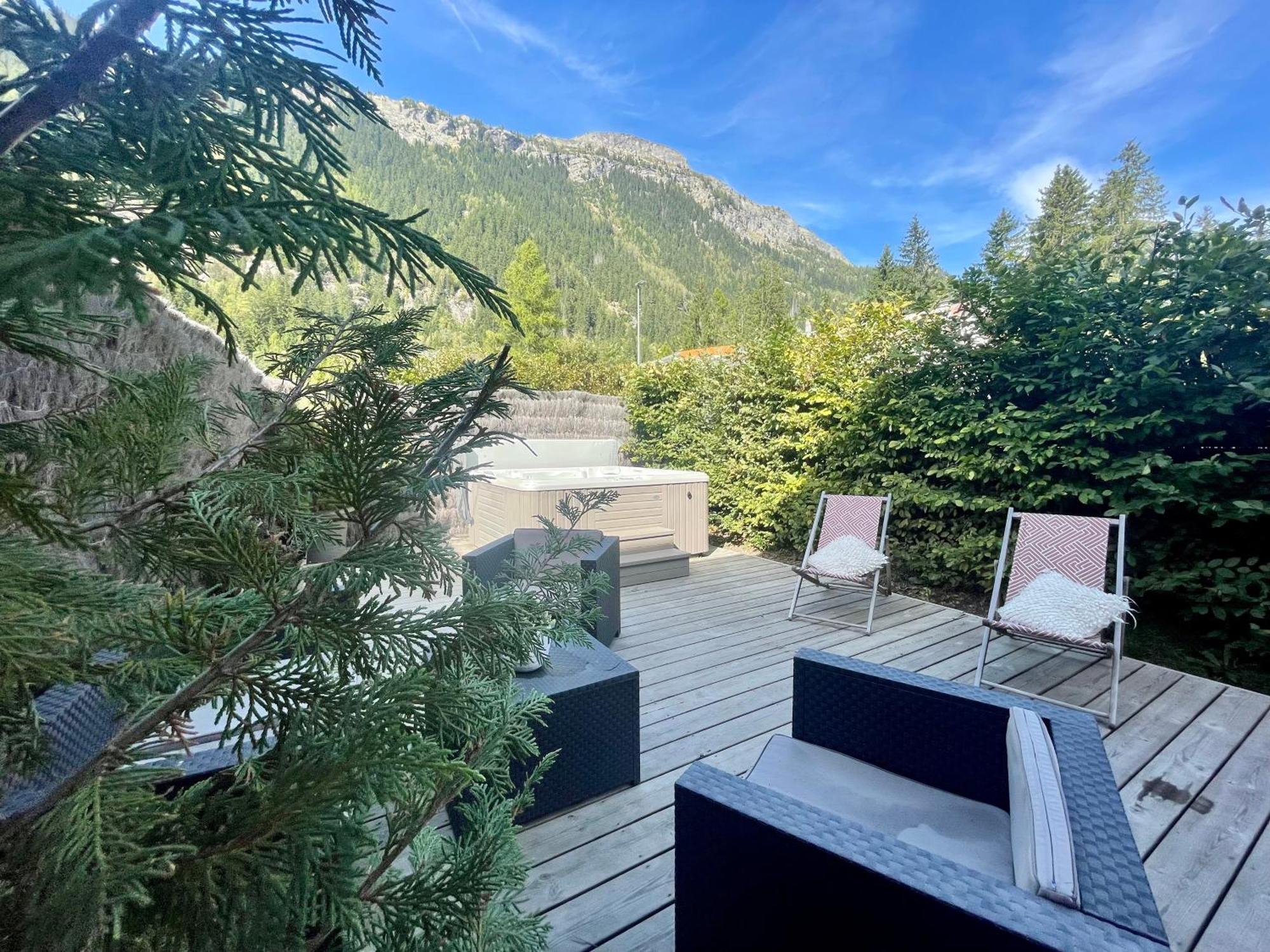 Chalet Le Petit Nicolas, Jacuzzi, Vue Mont Blanc Chamonix Exterior photo
