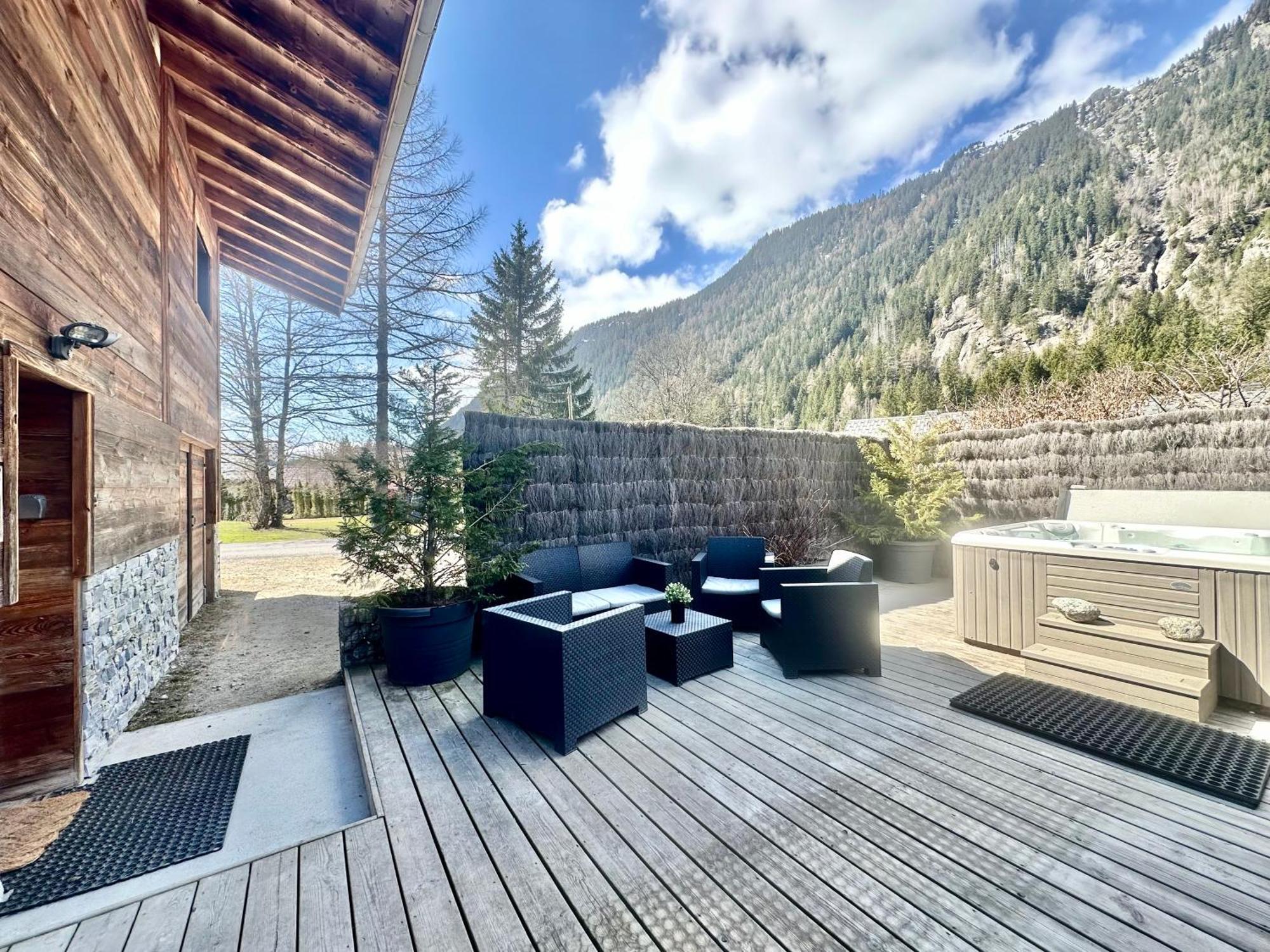 Chalet Le Petit Nicolas, Jacuzzi, Vue Mont Blanc Chamonix Exterior photo